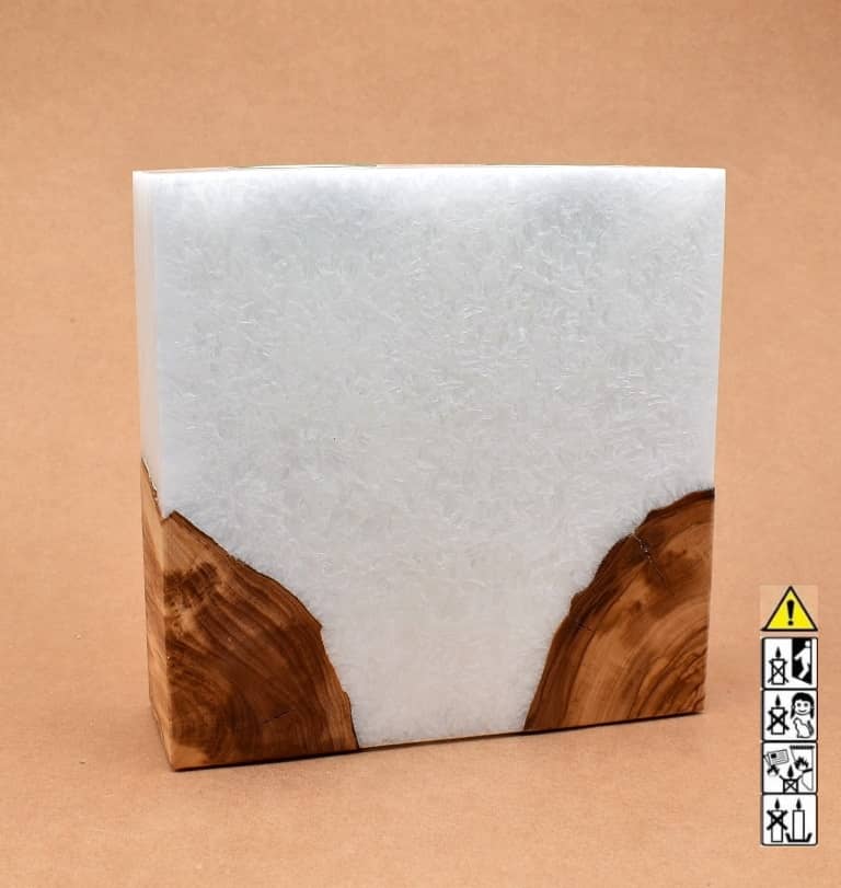 Kerze mit Holz Unikat Quader 70 x 200 x 200 mm 2 x Teelicht Nr.6. Jetzt in unserem Geschenke Onlineshop kaufen.