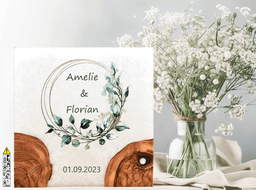 Hochzeitskerze mit Holzelement. Motiv: Eukalyptus Kranz gold günstig in unserem Onlineshop kaufen. Personalisierte Hochzeitskerze online kaufen