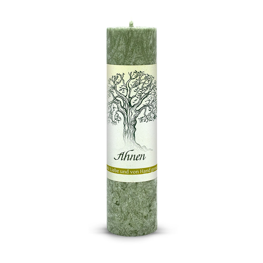 Allgäuer Heilkräuterkerze Geist der Bäume Ahnen in der Farbe grün. Als Geschenk für Sie oder Ihn. 100% Vegane Kerze. Hergestellt aus Olivenöl. Jetzt in unserem Kerzen Onlineshop kaufen.