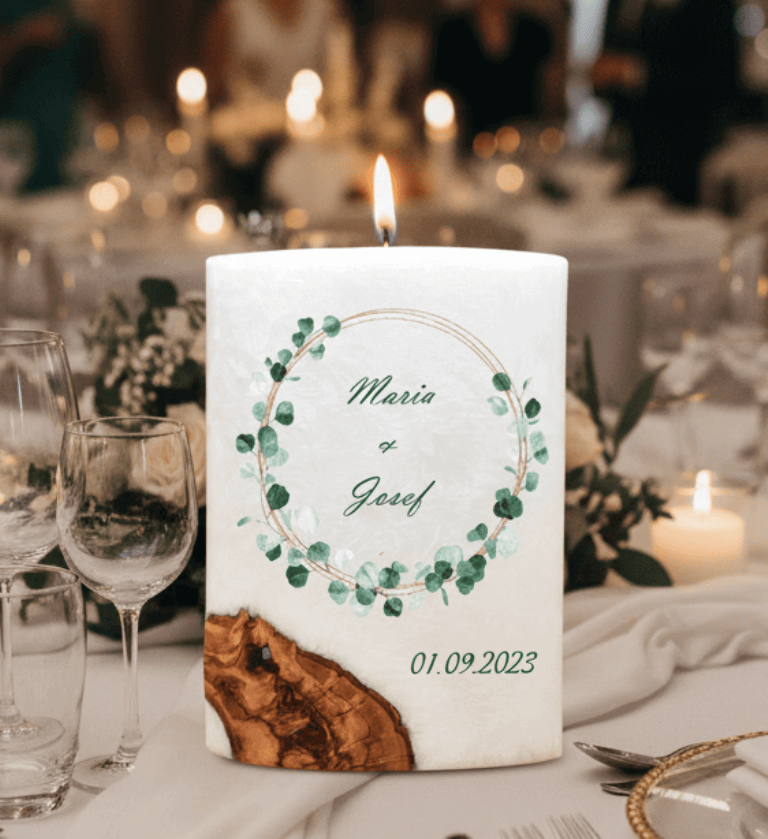 "Eukalyptus Kranz" Hochzeitskerze mit Holzelement 14 x 21 cm oval mit Teelicht oder Docht