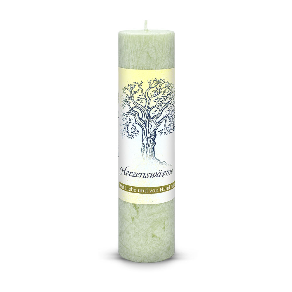 Allgäuer Heilkräuterkerze Geist der Bäume Herzenswärme in der Farbe hellgrün. Als Geschenk für Sie oder Ihn. 100% Vegane Kerze. Hergestellt aus Olivenöl. Jetzt in unserem Kerzen Onlineshop kaufen.