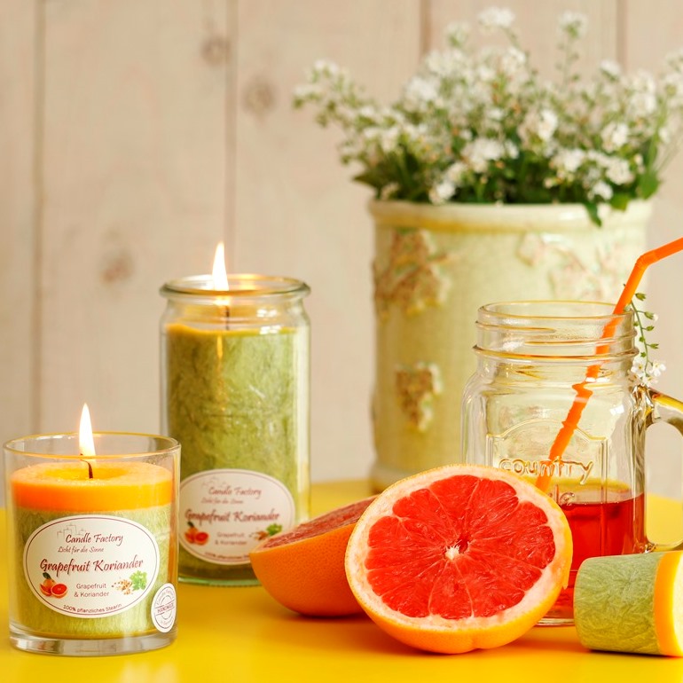 Hochwertige Duftkerze im Glas Grapefruit Koriander Hochwertige Duftkerze von Candle Factory Duftgeschenk, Gl?ck und Papaya Limette g?nstig in Kerzen Online Shop kaufen. Duftkerzen im Glas. Geschenkidee Duftgeschenk, Gl?ck und Papaya Limette