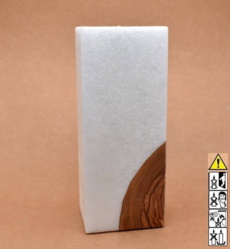 Kerze rechteckig mit Holzelement aus Stearinwachs Kerze rechteckig mit Holzelement aus Stearinwachs. Jetzt in unserem Kerzen Onlineshop kaufen.