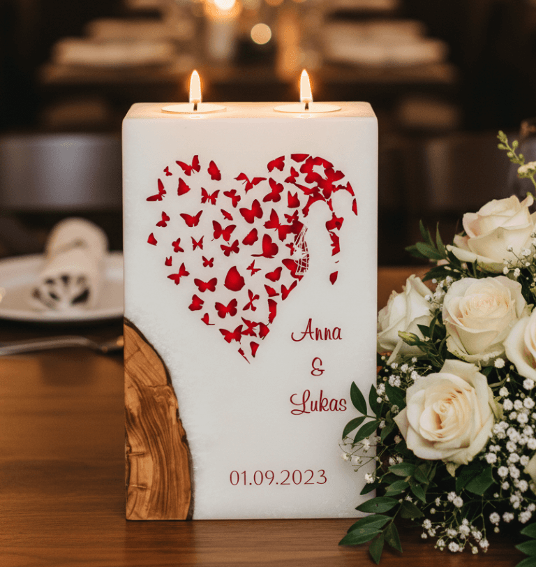 "Brautpaar im Herz" Hochzeitskerze mit Holz und 2 Teelichter 14 x 21 cm