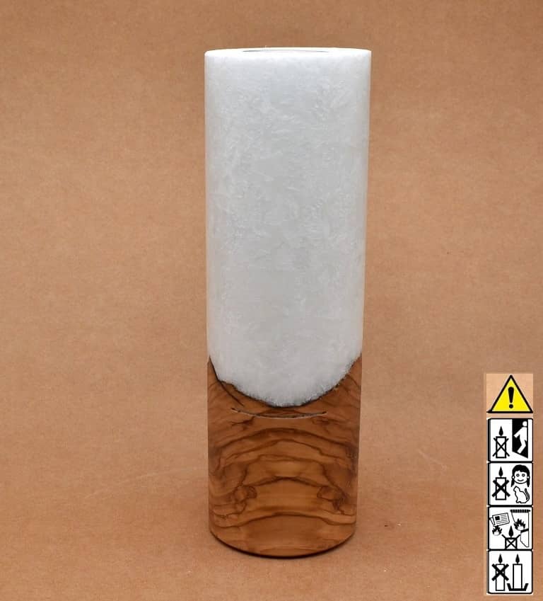 Kerze mit Holz. Individuelle runde Hochzeitskerze mit Holz aus Stearin. Kerze 80x250mm mit Holzelement, Individuelle, persönliche Hochzeitskerze  Holzkerze, Rund Stearinoptik, Hochzeitskerze mit Teelicht im Kerzen online Shop für Hochzeiten bestellen, günstig kaufen.