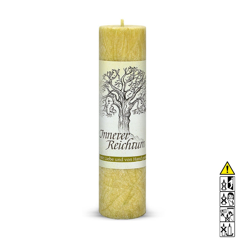 Allgäuer Heilkräuterkerze Geist der Bäume Innerer Reichtum in der Farbe gelbgrün. Als Geschenk für Sie oder Ihn. 100% Vegane Kerze. Hergestellt aus Olivenöl. Jetzt in unserem Kerzen Onlineshop kaufen.