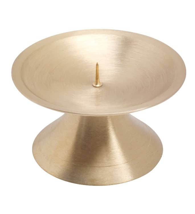 Für ihre Kerze ist ein Kerzenständer Ø = 9 cm goldoptik matt optimal.