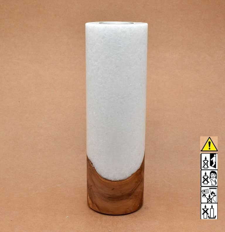 Stumpenkerze mit Holzelement aus Stearinwachs.  Jetzt in unserem Kerzen Onlineshop kaufen.