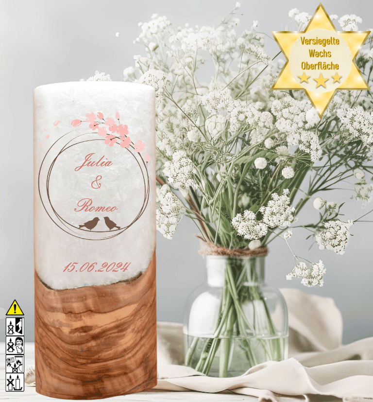 Hochzeitskerze mit Holzelement. Motiv: Vogelpaar Hochzeitskerze mit Holzelement. Motiv: Vogelpaar günstig in unserem Onlineshop kaufen. Personalisierte Hochzeitskerze online kaufen