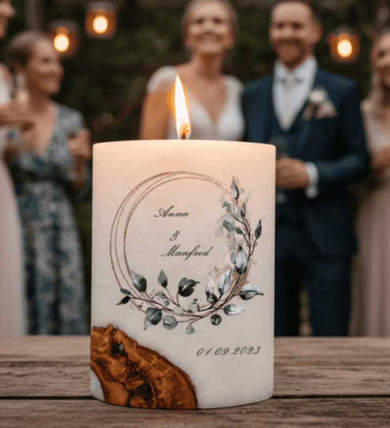 "Eukalyptus Ring gold" Hochzeitskerze mit Holzelement 14 x 21 cm oval mit Teelicht oder Docht