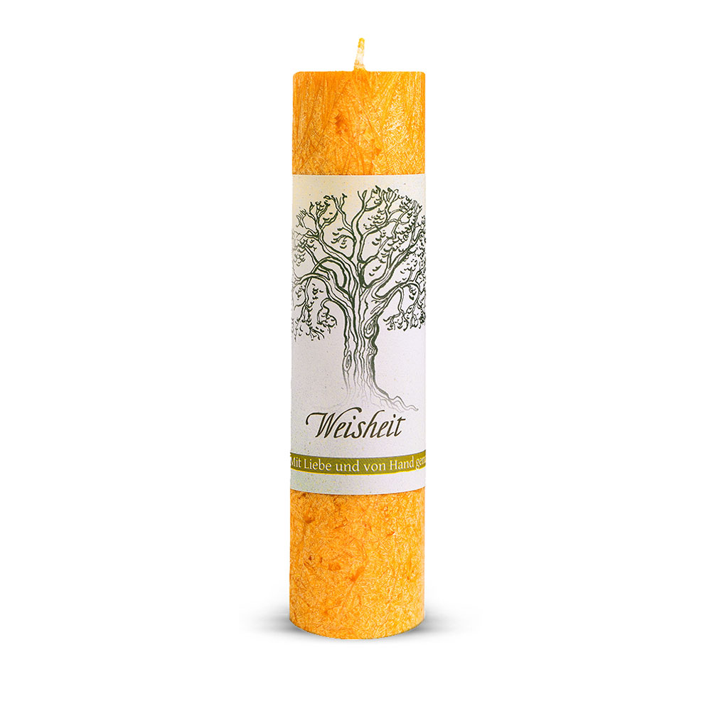 Allgäuer Heilkräuterkerze Geist der Bäume Weisheit in der Farbe gelb. Als Geschenk für Sie oder Ihn. 100% Vegane Kerze. Hergestellt aus Olivenöl. Jetzt in unserem Kerzen Onlineshop kaufen.