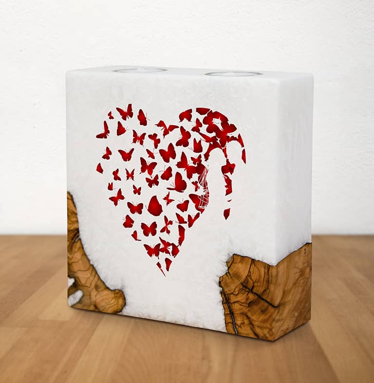 Hochzeitskerze mit Holz und Motiv. Jetzt in unserem Geschenke Onlineshop kaufen.