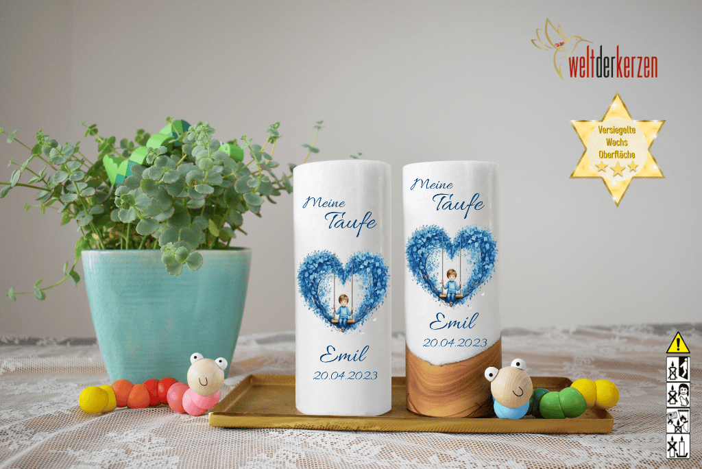 Taufkerze  Ø 8 cm "Herzschaukel in Blau" Taufkerze  Ø 8 cm "Herzschaukel in Blau"