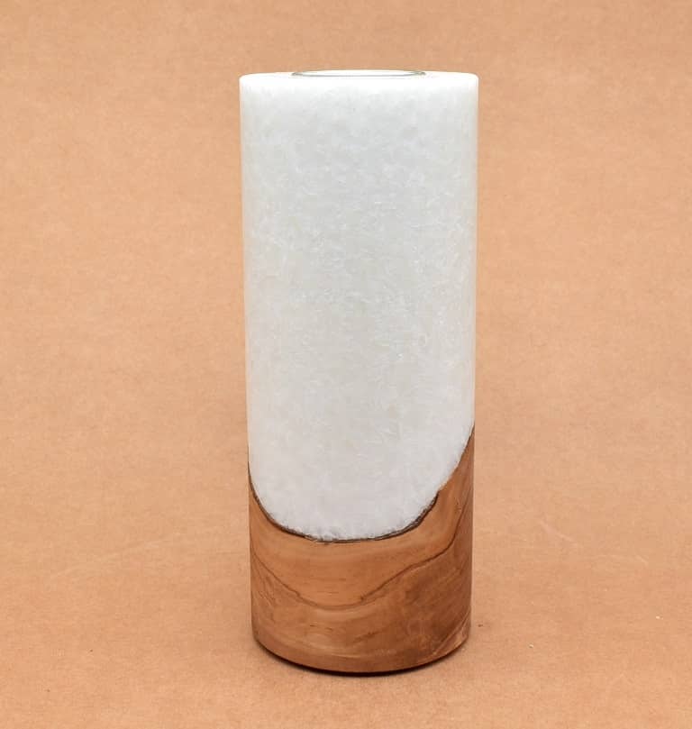 Kerze mit Holz. Individuelle runde Hochzeitskerze mit Holz aus Stearin. Kerze 80x200mm mit Holzelement, Individuelle, persönliche Hochzeitskerze  Holzkerze, Rund Stearinoptik, Hochzeitskerze mit Teelicht im Kerzen online Shop für Hochzeiten bestellen, günstig kaufen.