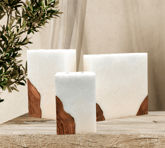 Kerze mit Holz, Unikat Holzkerze, Individuelle runde Hochzeitskerze mit Holz aus Stearin. Kerze mit Holzelement, Individuelle, persönliche Hochzeitskerze Holzkerze, Rund Stearinoptik, Hochzeitskerze mit Teelicht im Kerzen online Shop für Hochzeiten bestellen, günstig kaufen.