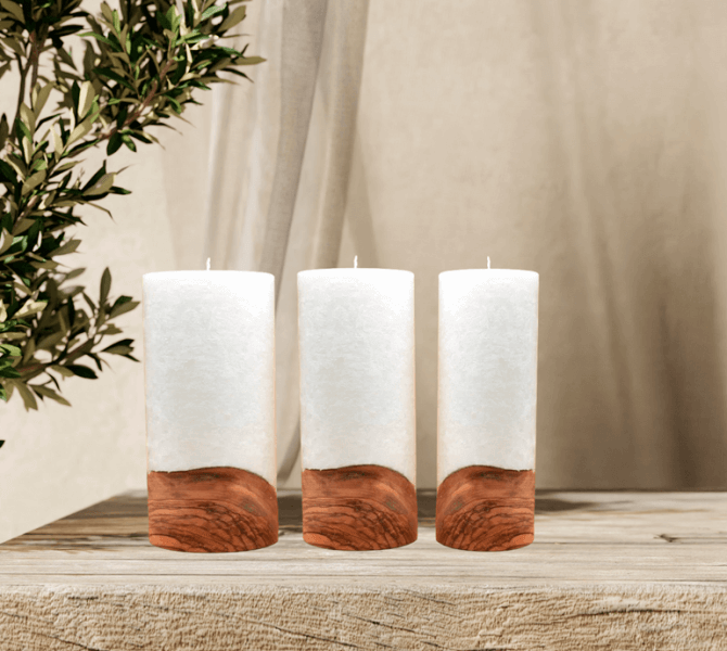Kerze mit Holz, Unikat Holzkerze, Individuelle runde Hochzeitskerze mit Holz aus Stearin. Kerze mit Holzelement, Individuelle, persönliche Hochzeitskerze Holzkerze, Rund Stearinoptik, Hochzeitskerze mit Teelicht im Kerzen online Shop für Hochzeiten bestellen, günstig kaufen.