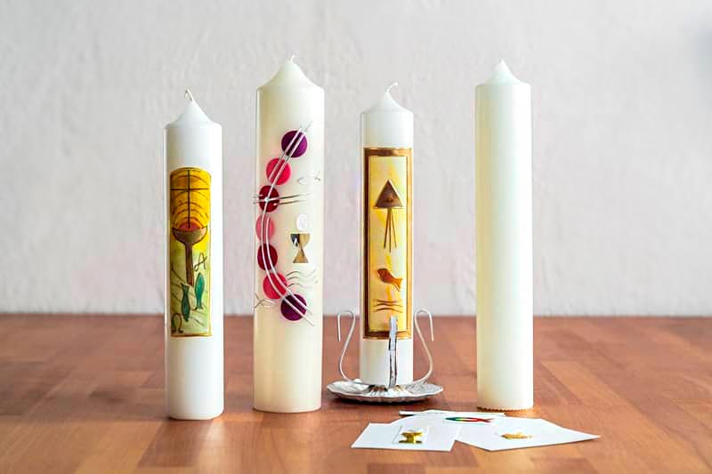 Kleine und große sowie runde und ovale Kommunionkerze und Konfirmationskerzen: Kerze für die Kommunion und Konfirmation in unserem Kerzen Onlineshop günstig kaufen. Kleine und große sowie runde und ovale Kommunionkerze und Konfirmationskerzen: Kerze für die Kommunion und Konfirmation in unserem Kerzen Onlineshop günstig kaufen.