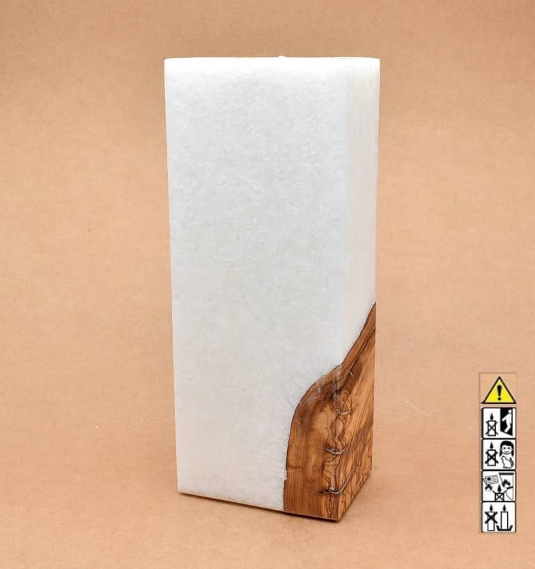 Kerze rechteckig  mit Holzelement aus Stearinwachs.  Jetzt in unserem Kerzen Onlineshop kaufen.