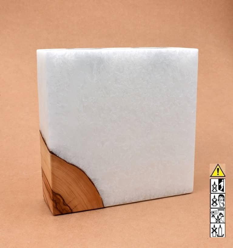 Kerze mit Holz Unikat Quader 70 x 200 x 200 mm 2 x Teelicht Nr.6. Jetzt in unserem Geschenke Onlineshop kaufen.