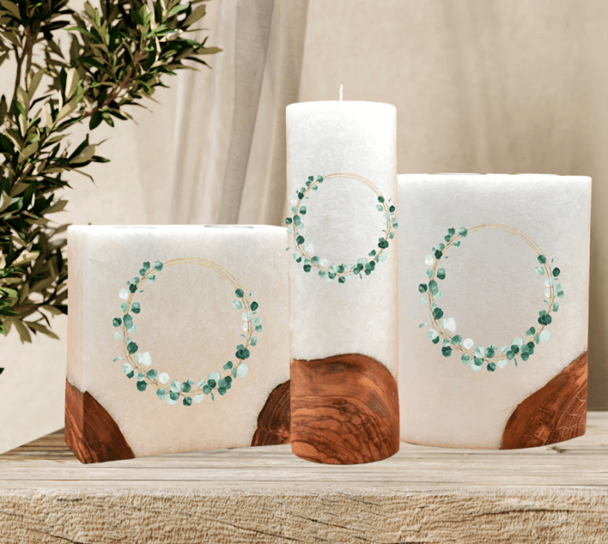 Kerze mit Holz. Individuelle runde Hochzeitskerze mit Holz aus Stearin. Kerze 80x250mm mit Holzelement, Individuelle, persönliche Hochzeitskerze  Holzkerze, Rund Stearinoptik, Hochzeitskerze mit Teelicht im Kerzen online Shop für Hochzeiten bestellen, günstig kaufen.