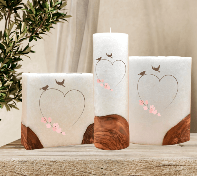 Kerze mit Holz. Individuelle runde Hochzeitskerze mit Holz aus Stearin. Kerze 80x250mm mit Holzelement, Individuelle, persönliche Hochzeitskerze  Holzkerze, Rund Stearinoptik, Hochzeitskerze mit Teelicht im Kerzen online Shop für Hochzeiten bestellen, günstig kaufen.