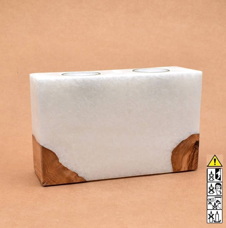 Kerze rechteckig  mit Holzelement aus Stearinwachs.  Jetzt in unserem Kerzen Onlineshop kaufen.