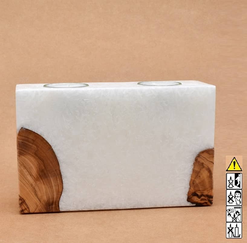 Kerze rechteckig  mit Holzelement aus Stearinwachs.  Jetzt in unserem Kerzen Onlineshop kaufen.
